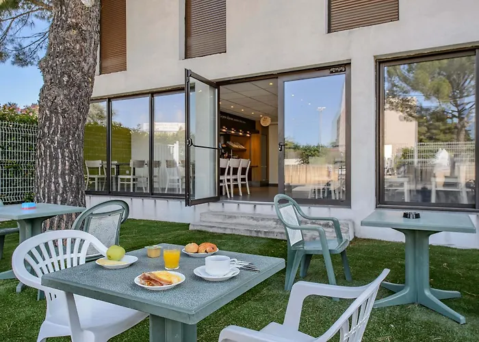 B&B HOTEL Nîmes Ville Active, parking sécurisé gratuit