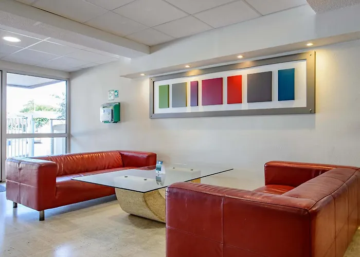 B&B Hotel Nimes Ville Active, Parking Securise Gratuit