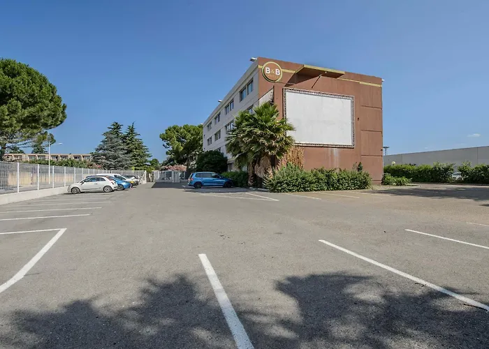 B&B HOTEL Nîmes Ville Active, parking sécurisé gratuit