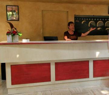 Active, Parking Sécurisé Gratuit Hotel Nimes