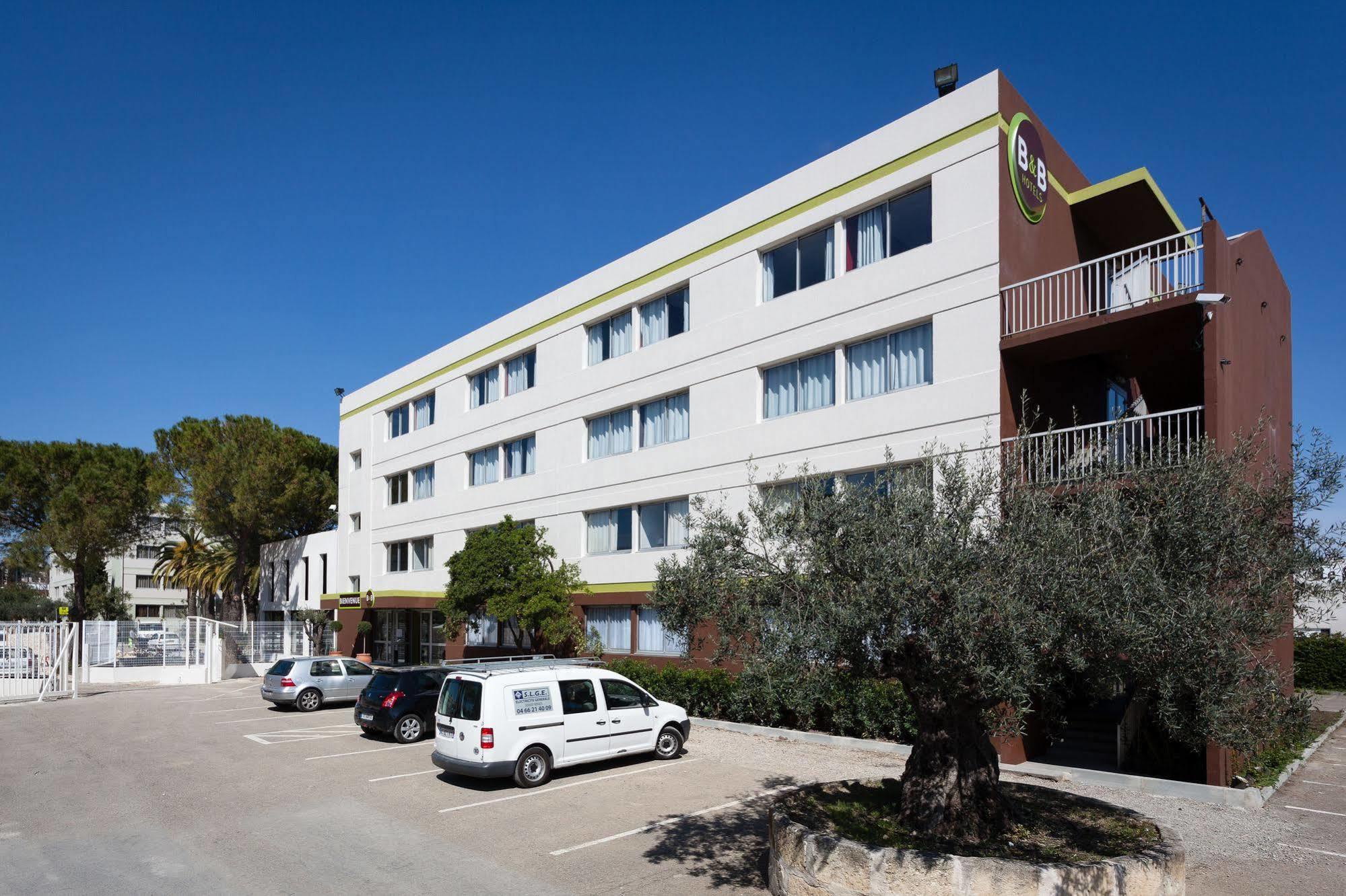Active, Parking Securise Gratuit 3* Nîmes